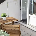 Modernes Und Ruhiges Mit Loggia