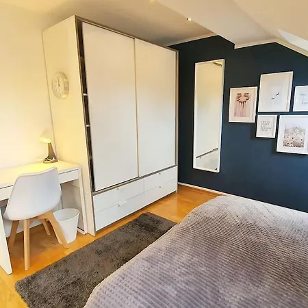 Modernes Und Ruhiges Mit Loggia