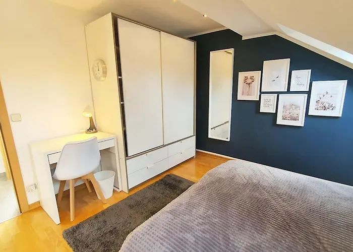 Modernes Und Ruhiges Mit Loggia